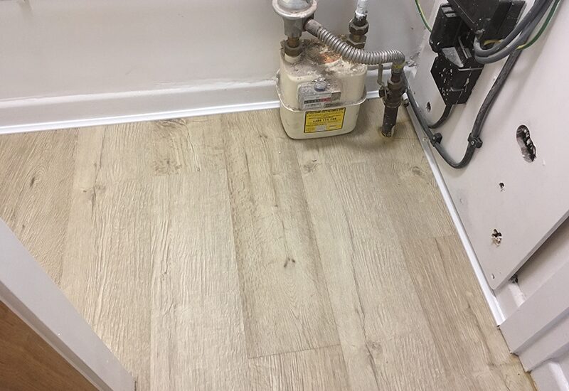 Wood-effect laminate, bedroom